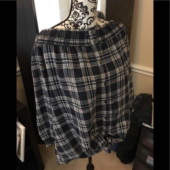 Cute plaid top - Picture 2 of 6